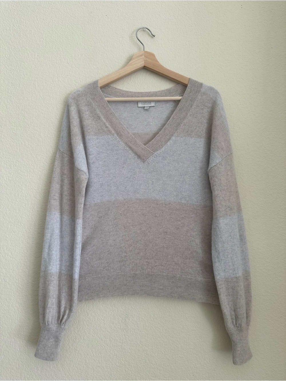 Kinross Cashmere 100% Cashmere V-Neck Sweater Beige Size M